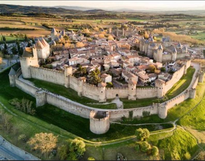 Gite Au Pied De La Cite Medievale - Le 127 Carcassonne Esterno foto