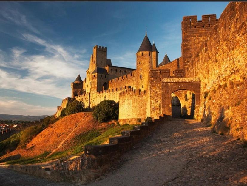 Gite Au Pied De La Cite Medievale - Le 127 Carcassonne Esterno foto